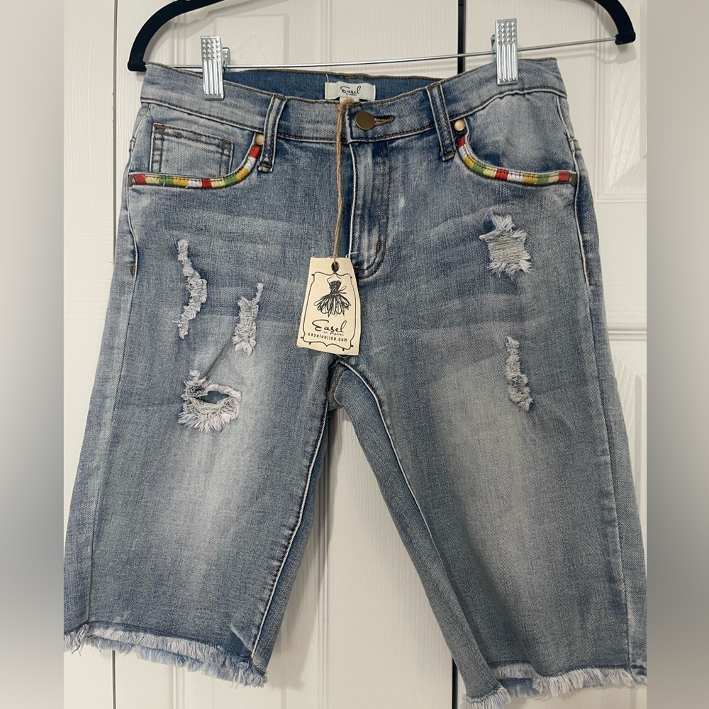 Easel distressed shorts